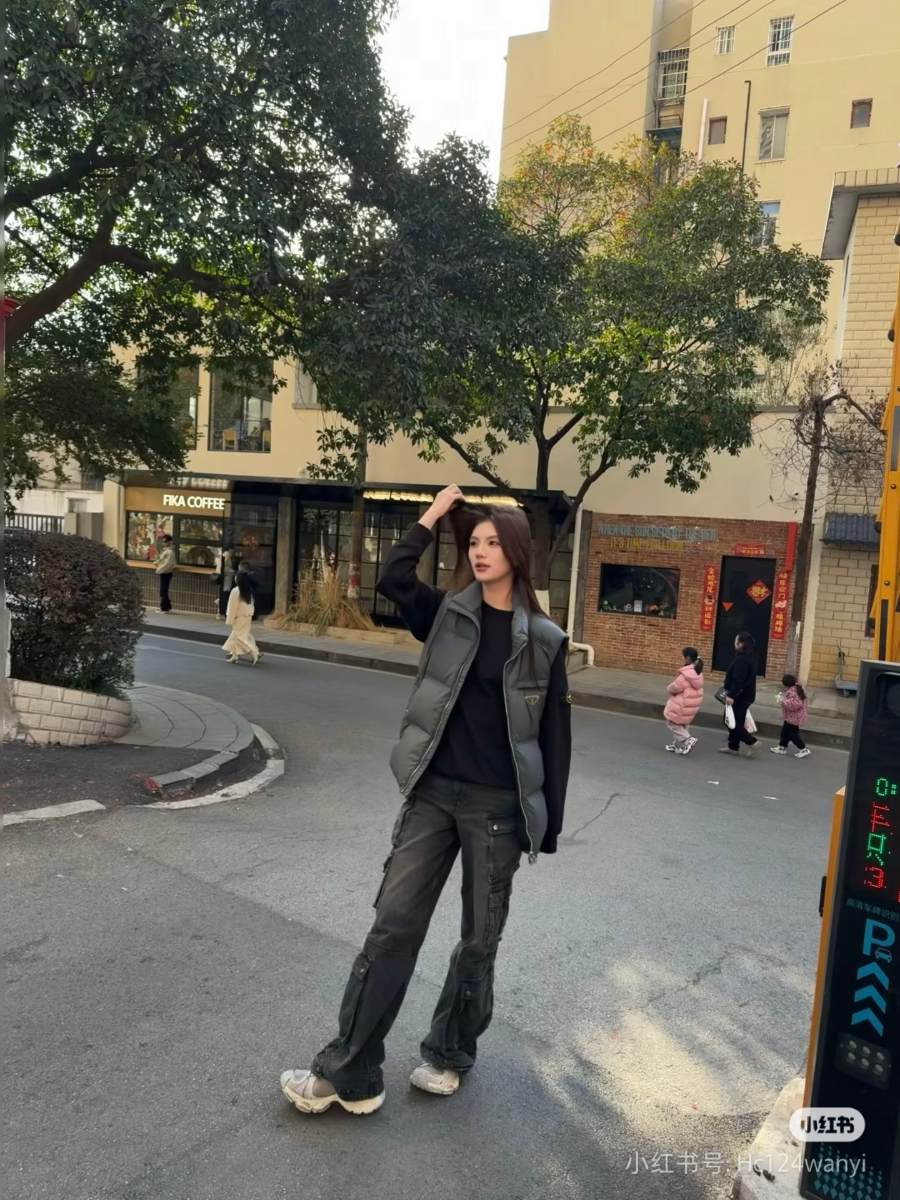 PRADA Tech Down Vest 프라다 테크 다운 베스트 1