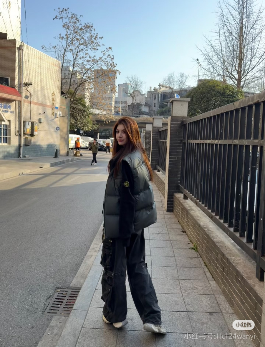 PRADA Tech Down Vest 프라다 테크 다운 베스트 2
