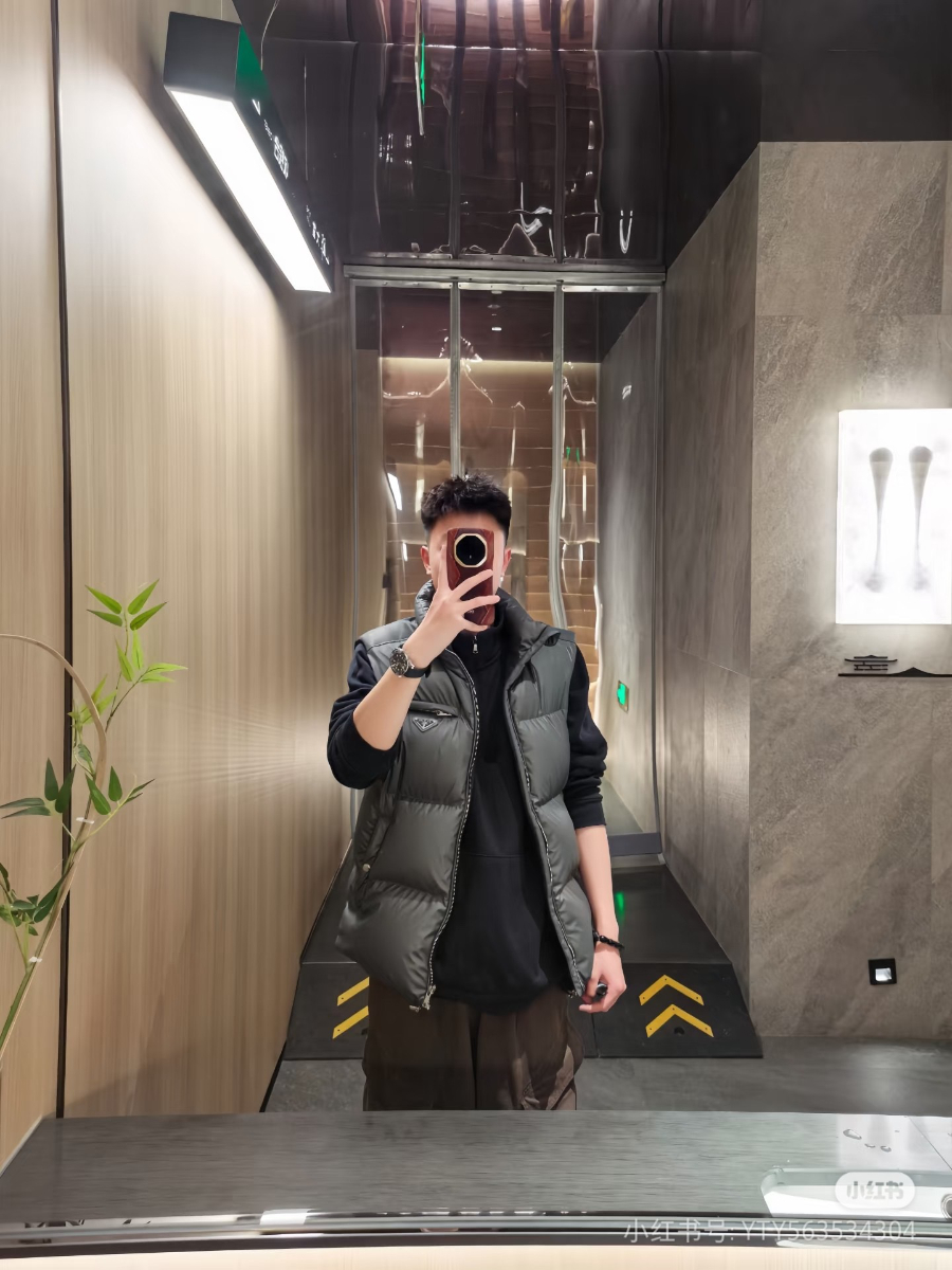 PRADA Tech Down Vest 프라다 테크 다운 베스트 3
