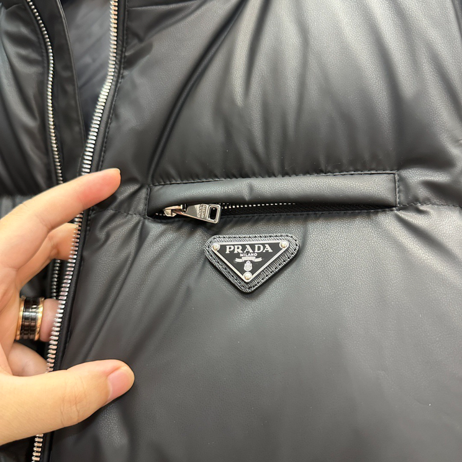 PRADA Tech Down Vest 프라다 테크 다운 베스트 10