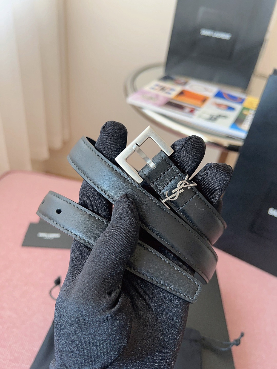 SAINT LAURENT Slim Monogram Leather Belt 생로랑 슬림 모노그램 가죽 벨트 폭2cm 실버 1