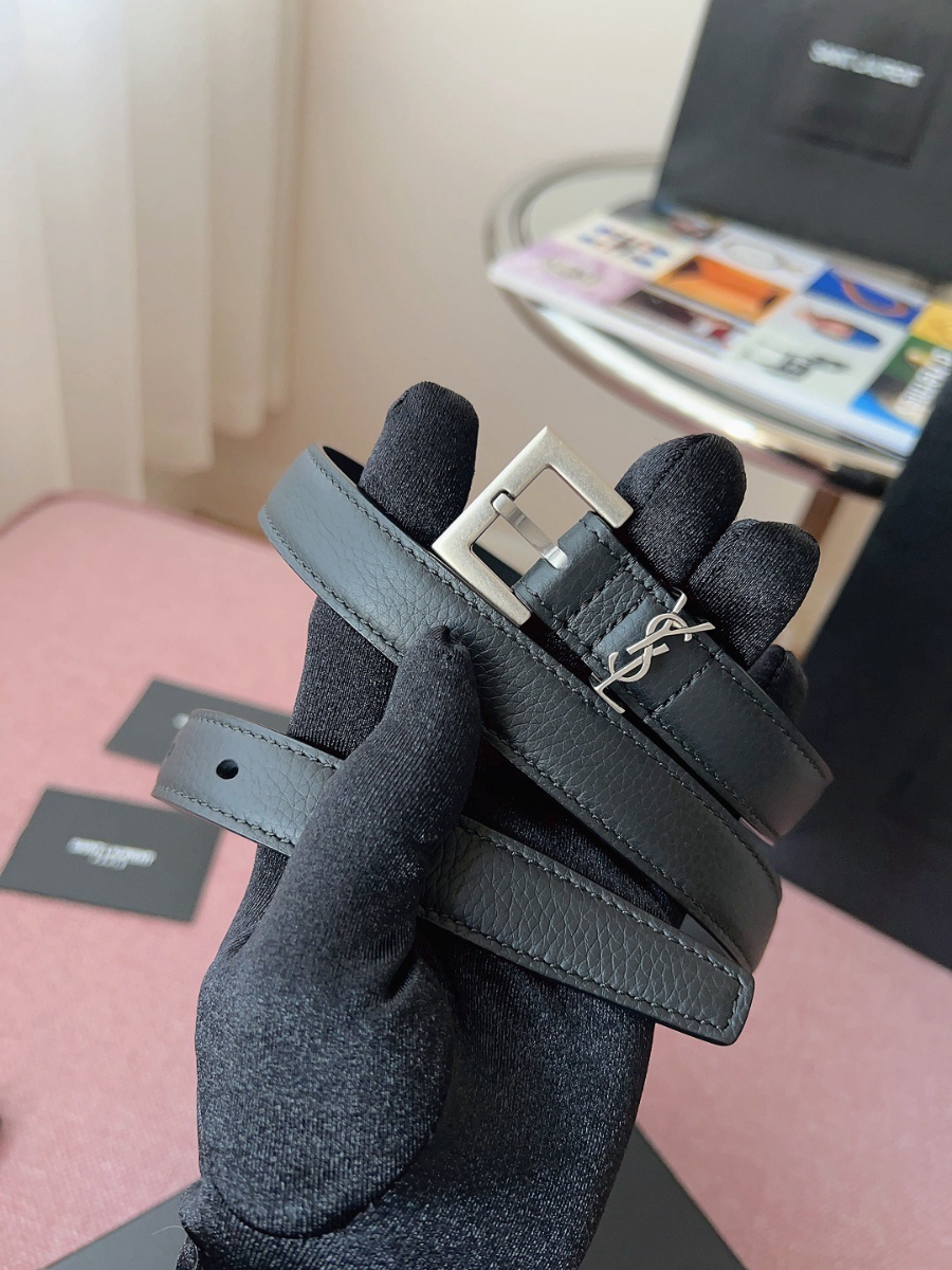 SAINT LAURENT Slim Monogram Leather Belt Black 생로랑 슬림 모노그램 가죽 벨트 폭 2cm 실버 1
