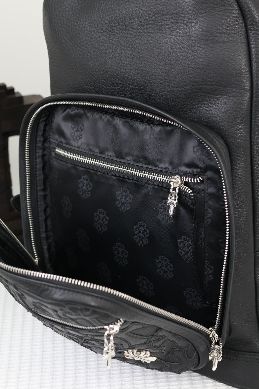 Chrome Hearts 7th Grade Backpack 크롬하츠 세븐스 그레이드 블랙 크로스 백팩 23