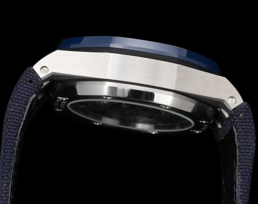 Audemars Piguet Royal Oak Offshore Chronograph 43mm Titanium 오데마 피게 로열 오크 오프쇼어 크로노그래프 43mm 티타늄 네이비다이얼 9