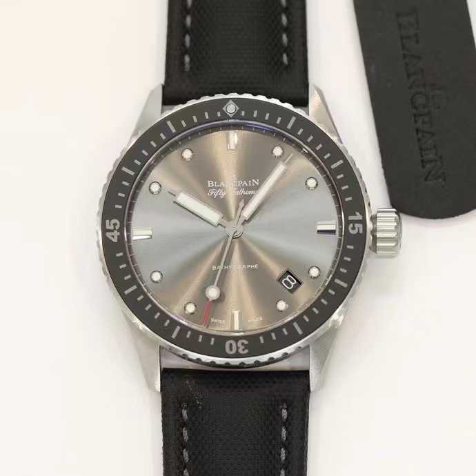 Blancpain Fifty Fathoms 43.6mm Green Dial Blancpain 피프티 패덤즈 43.6mm 그레이 다이얼 1