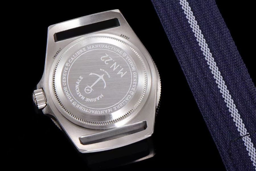 TUDOR Pelagos FXD Marine Nationale 튜더 펠라고스 FXD 마린내셔널 다이버 워치 7