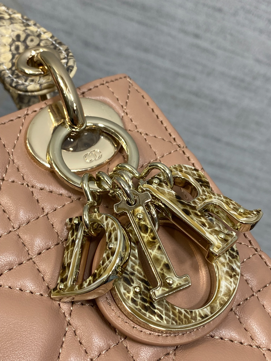 Lady Dior 레이디 디올 미니 퀼팅 램스킨 파이톤 핸들 참 장식 백 17cm 브라운 9
