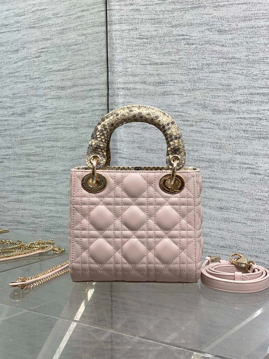 Lady Dior 레이디 디올 미니 퀼팅 램스킨 파이톤 핸들 참 장식 백 17cm 핑크 5