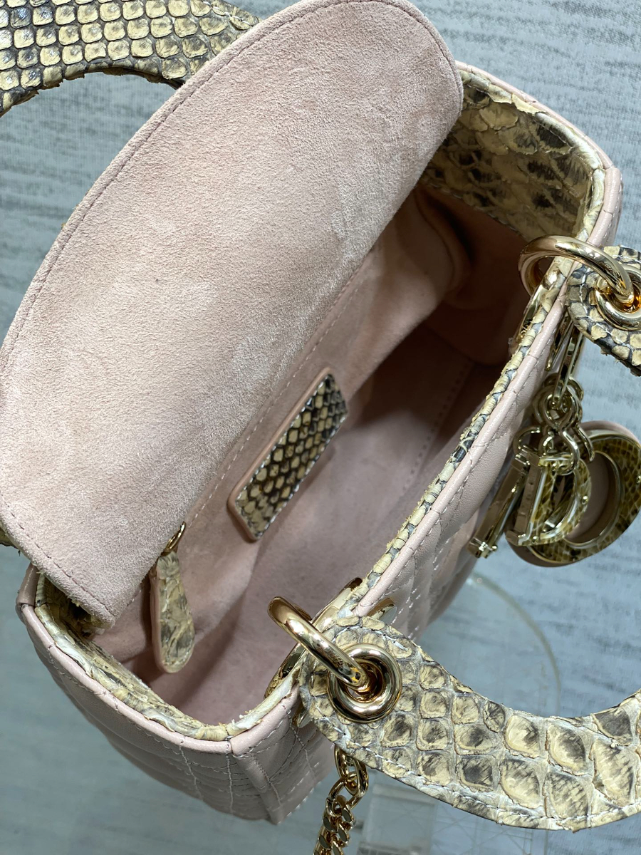 Lady Dior 레이디 디올 미니 퀼팅 램스킨 파이톤 핸들 참 장식 백 17cm 핑크 8