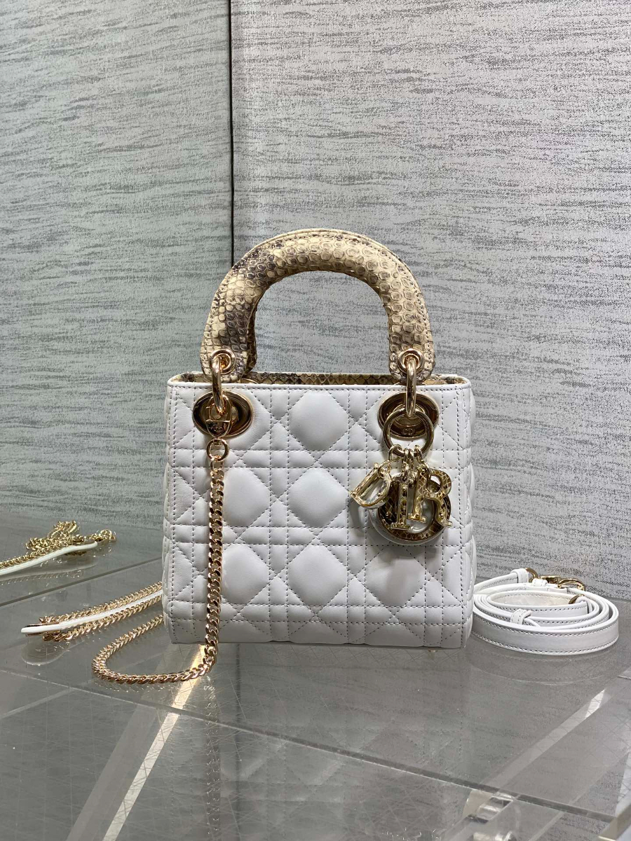 Lady Dior 레이디 디올 미니 퀼팅 램스킨 파이톤 핸들 참 장식 백 17cm 화이트 1