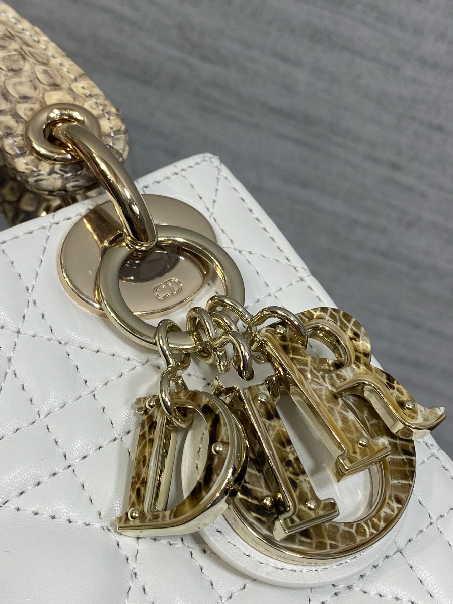 Lady Dior 레이디 디올 미니 퀼팅 램스킨 파이톤 핸들 참 장식 백 17cm 화이트 3