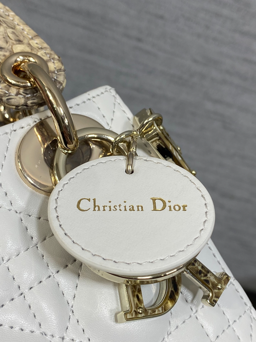 Lady Dior 레이디 디올 미니 퀼팅 램스킨 파이톤 핸들 참 장식 백 17cm 화이트 4
