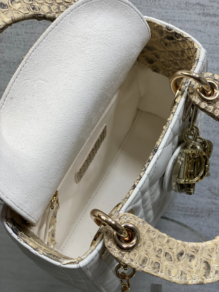 Lady Dior 레이디 디올 미니 퀼팅 램스킨 파이톤 핸들 참 장식 백 17cm 화이트 8