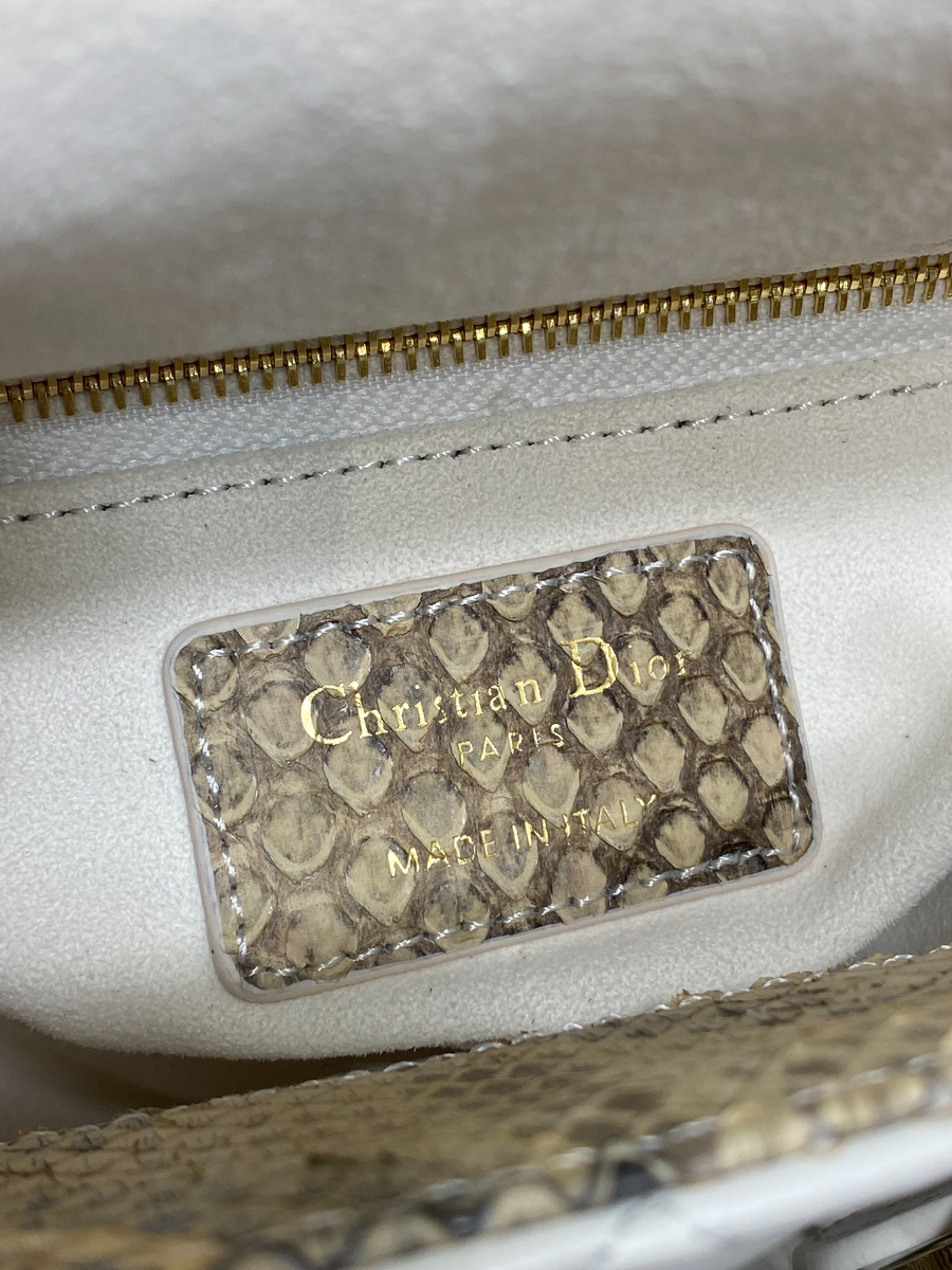 Lady Dior 레이디 디올 미니 퀼팅 램스킨 파이톤 핸들 참 장식 백 17cm 화이트 9