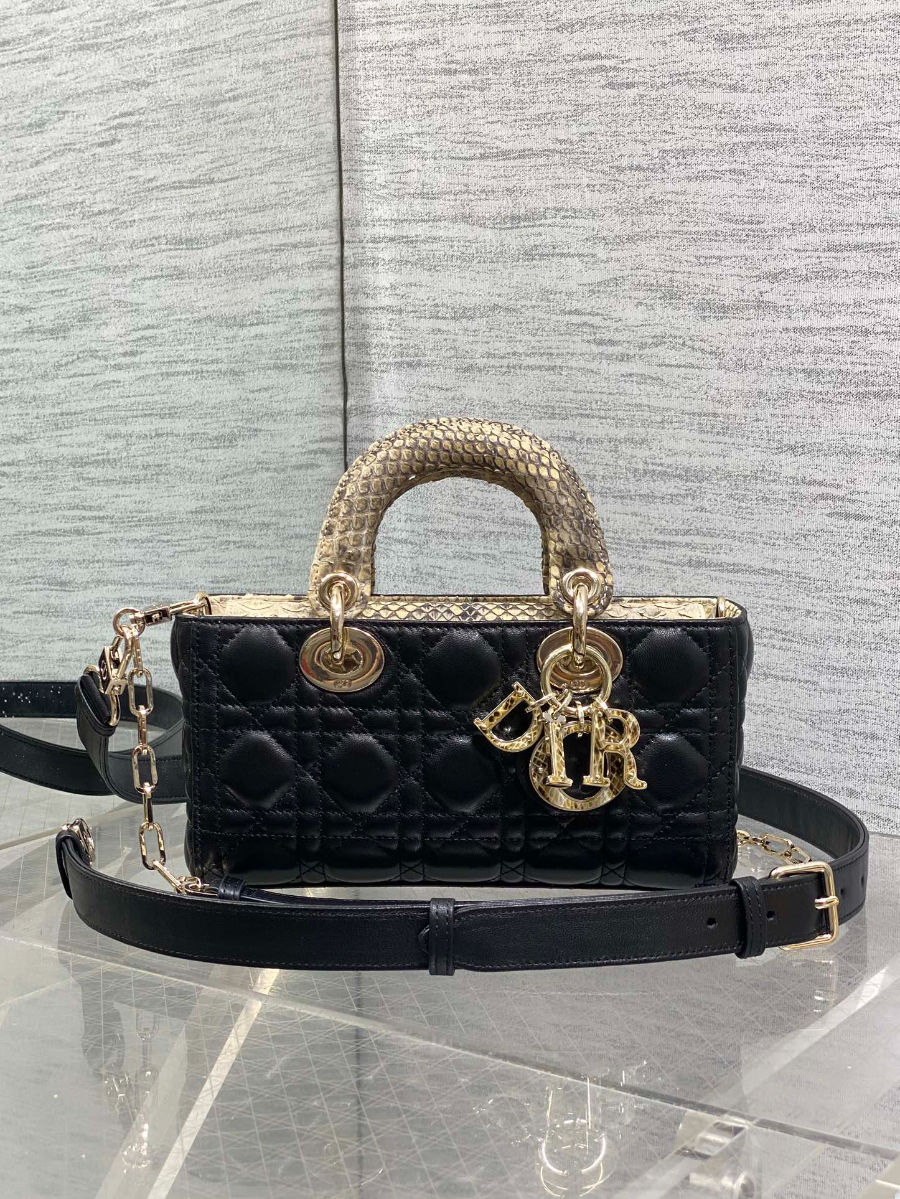 Dior 디올 Lady Dior 스몰 파이톤 패턴 램스킨 토트백 디조이백 블랙 골드 하드웨어 22cm  1