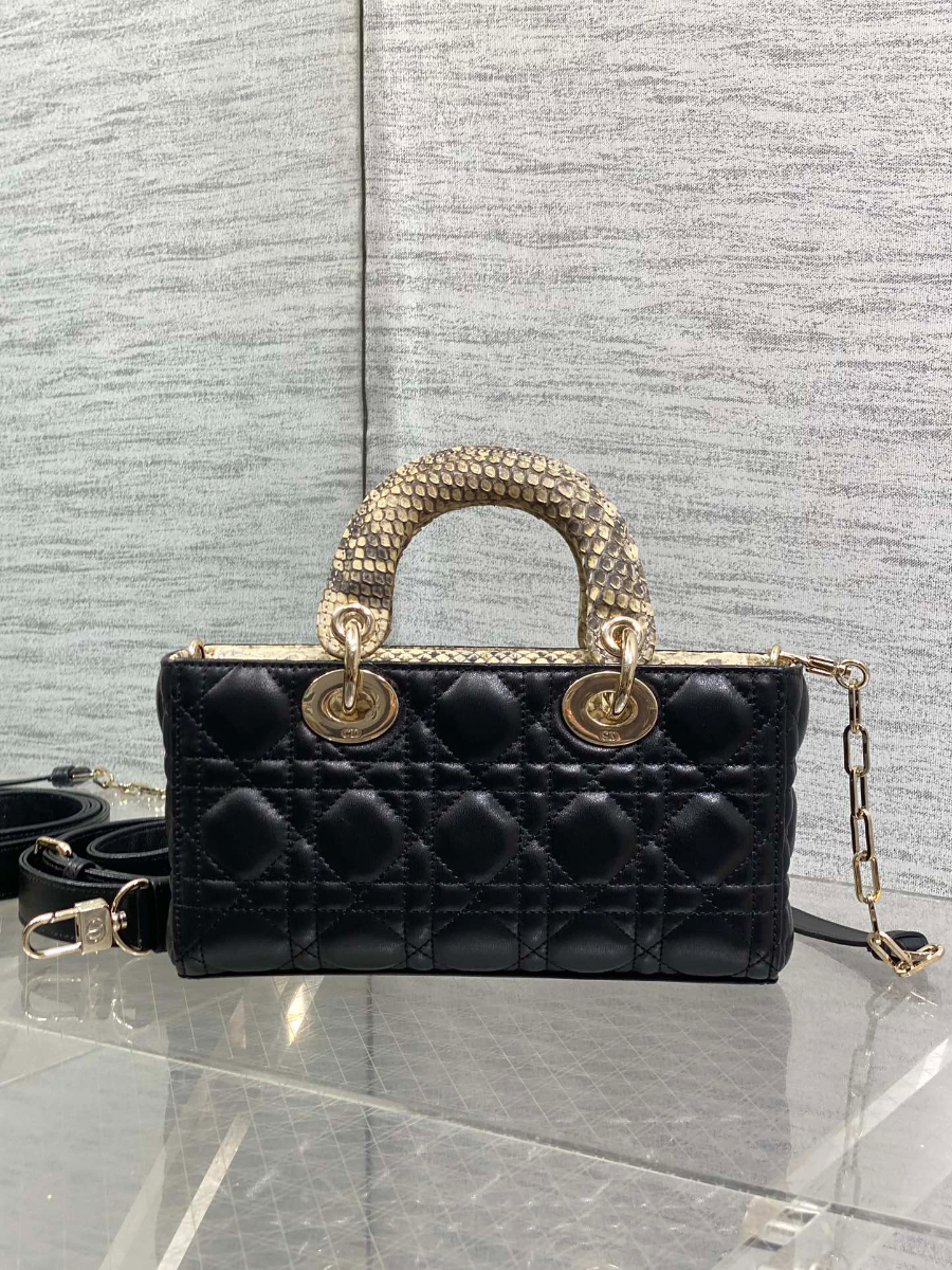 Dior 디올 Lady Dior 스몰 파이톤 패턴 램스킨 토트백 디조이백 블랙 골드 하드웨어 22cm  3