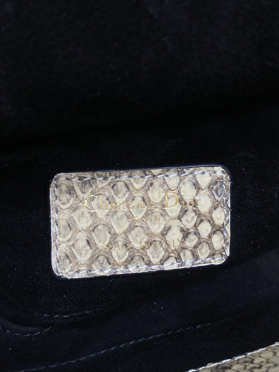 Dior 디올 Lady Dior 스몰 파이톤 패턴 램스킨 토트백 디조이백 블랙 골드 하드웨어 22cm  9