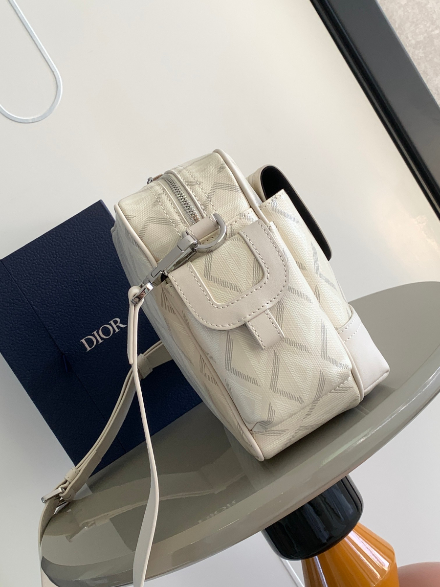 Dior Hit the Road Messenger Bag 디올 히트 더 로드 CD 다이아몬드 메신저백 (오프화이트, 스몰) 2