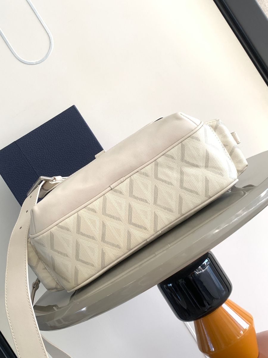 Dior Hit the Road Messenger Bag 디올 히트 더 로드 CD 다이아몬드 메신저백 (오프화이트, 스몰) 4