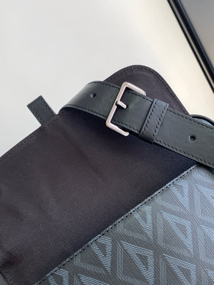 Dior Hit the Road Messenger Bag 디올 히트 더 로드 CD 다이아몬드 메신저백 (네이비, 스몰) 7