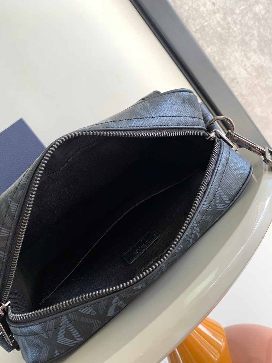 Dior Hit the Road Messenger Bag 디올 히트 더 로드 CD 다이아몬드 메신저백 (네이비, 스몰) 8