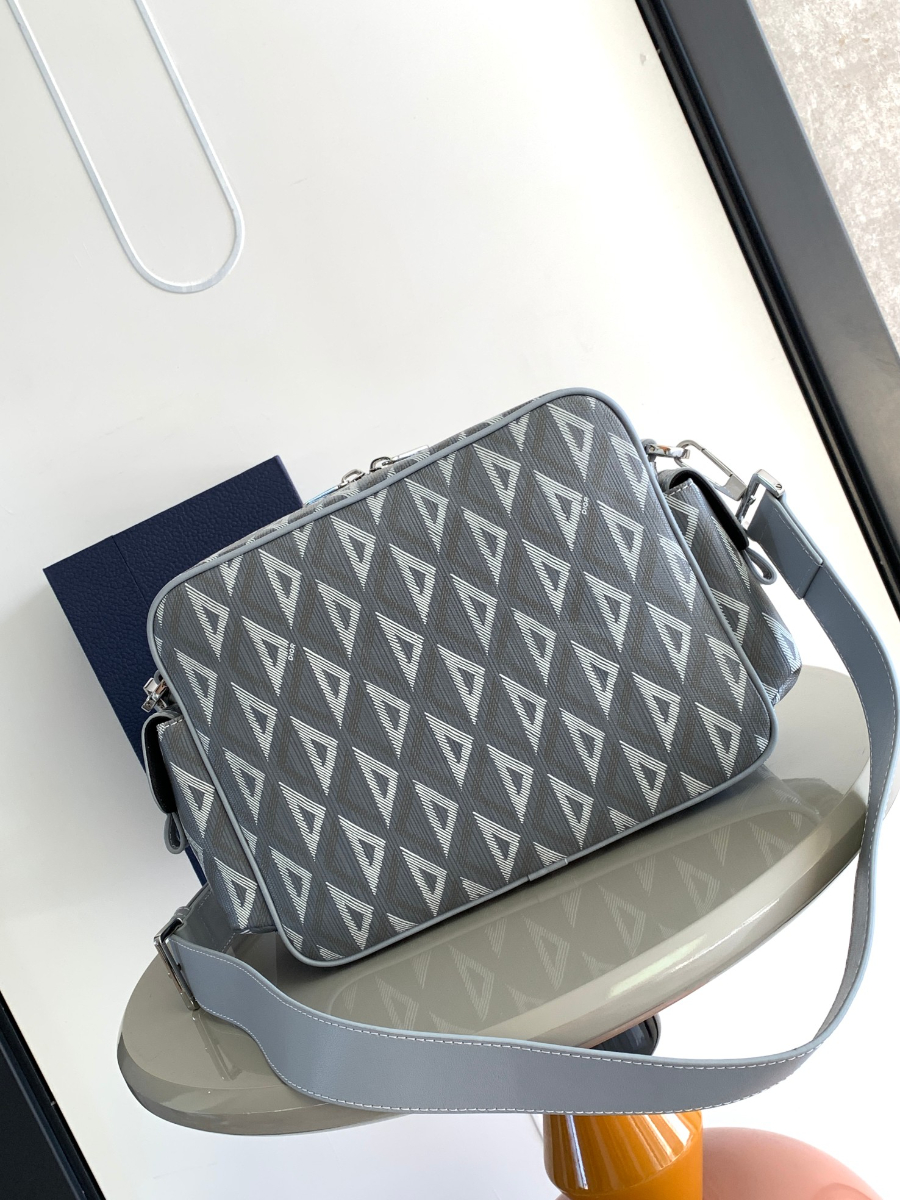 Dior Hit the Road Messenger Bag 디올 히트 더 로드 CD 다이아몬드 메신저백 (그레이, 스몰) 3
