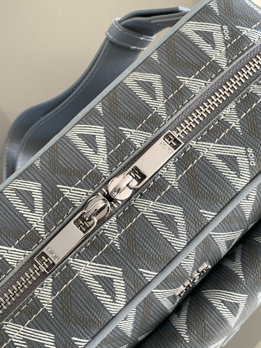 Dior Hit the Road Messenger Bag 디올 히트 더 로드 CD 다이아몬드 메신저백 (그레이, 스몰) 5