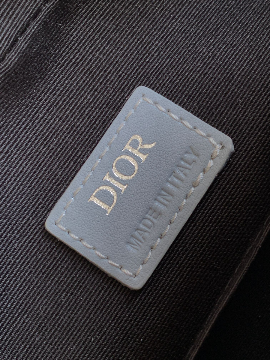Dior Hit the Road Messenger Bag 디올 히트 더 로드 CD 다이아몬드 메신저백 (그레이, 스몰) 9