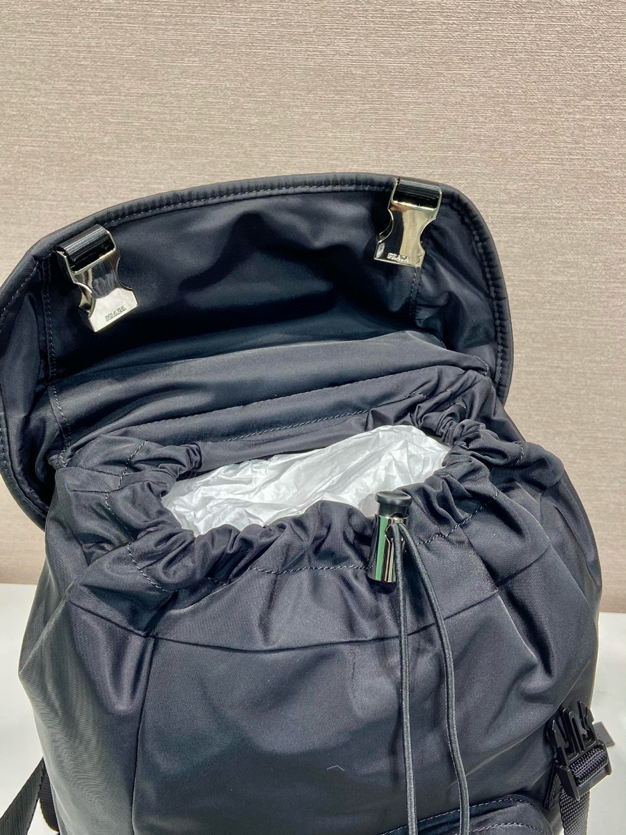 Prada 프라다 2024 나일론 백팩 36cm 블랙&카키 6