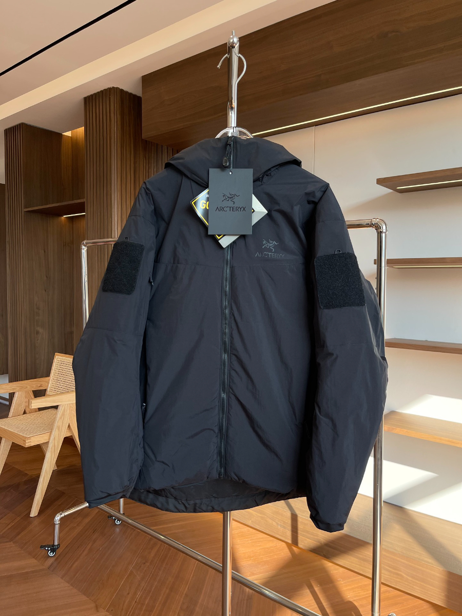 Arc’teryx Cold WX LT Gen 2 Hooded Jacket 아크테릭스 콜드 WX LT Gen 2 후드 패딩 자켓 블랙 1