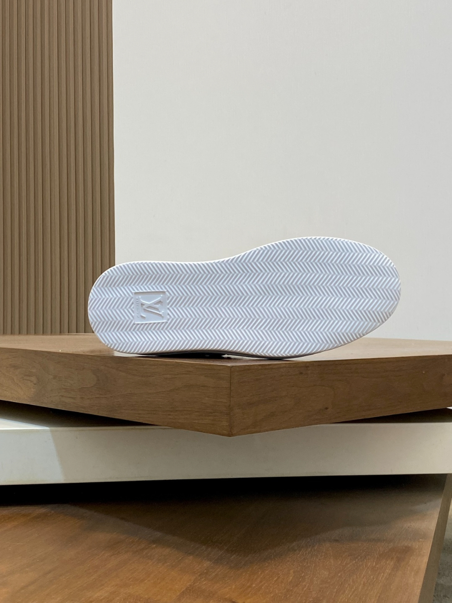 Louis Vuitton 루이비통 트레이너 미드 스니커즈 9