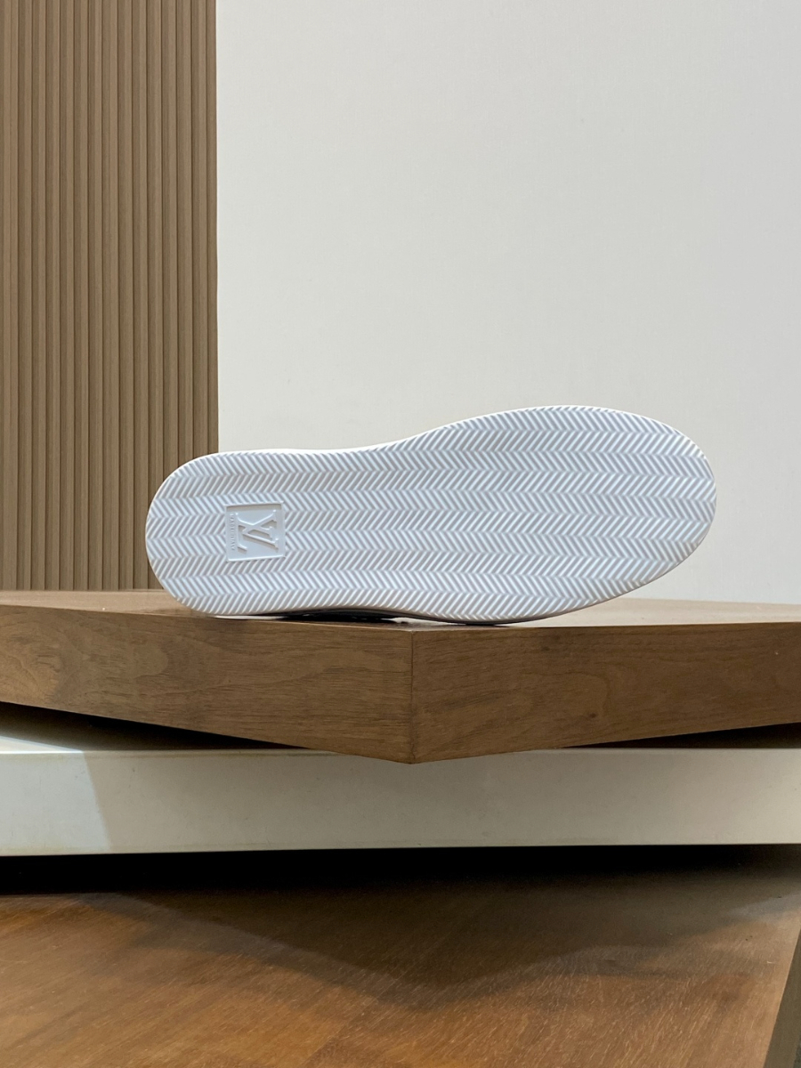 Louis Vuitton 루이비통 트레이너 미드 스니커즈 9