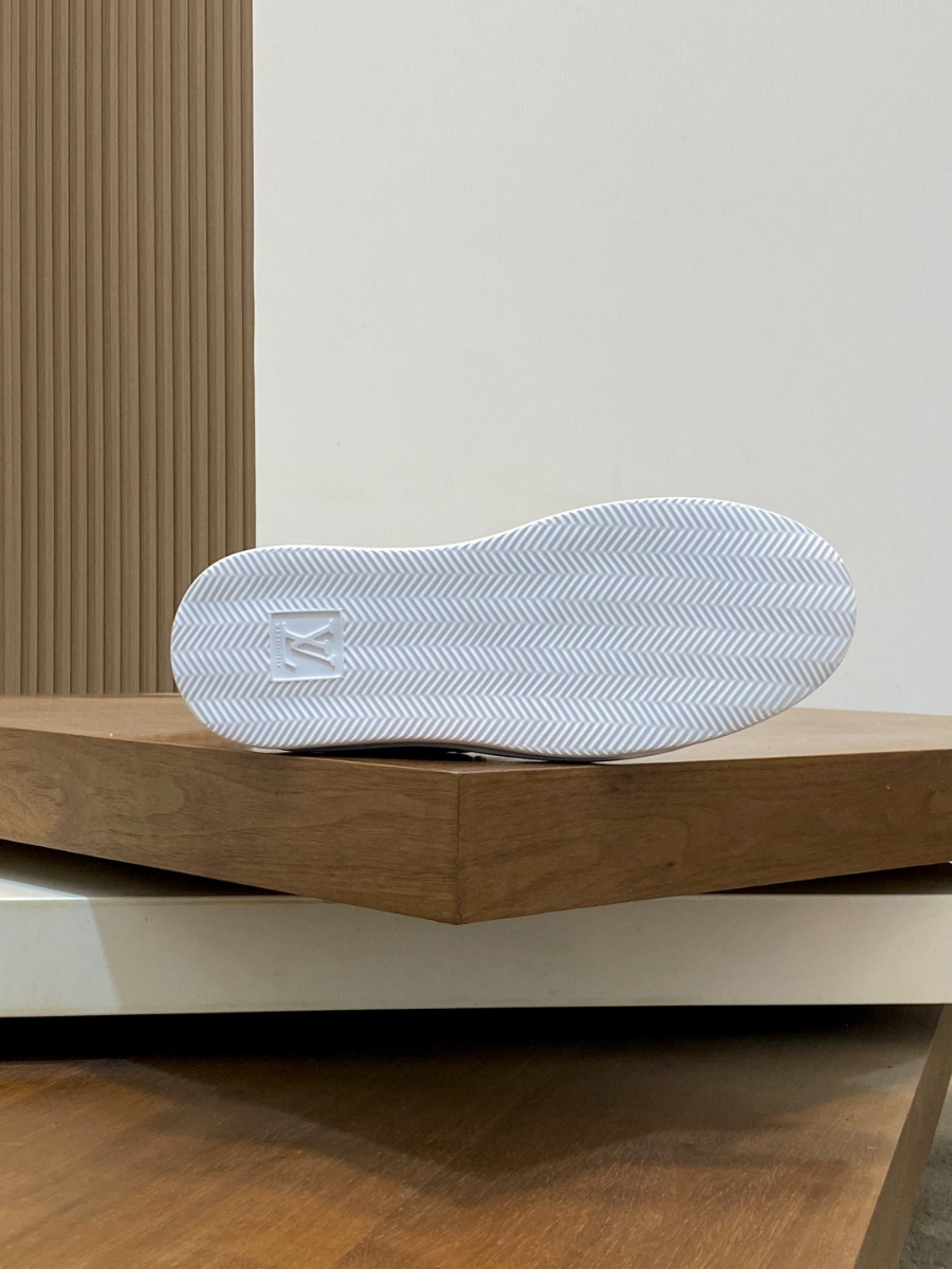 Louis Vuitton 루이비통 남성 미드탑 스니커즈 9