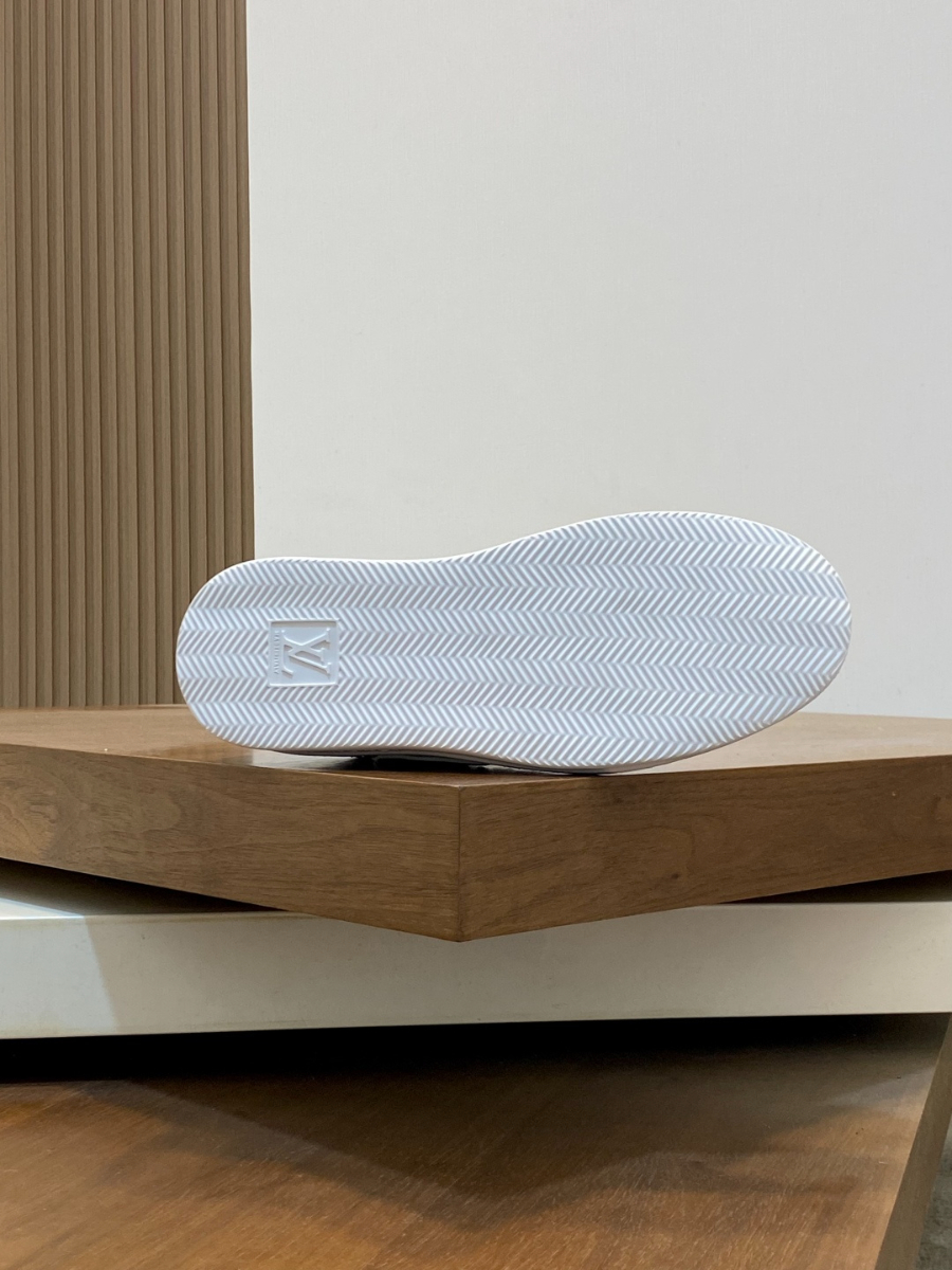 Louis Vuitton 루이비통 남성 미드탑 스니커즈 9