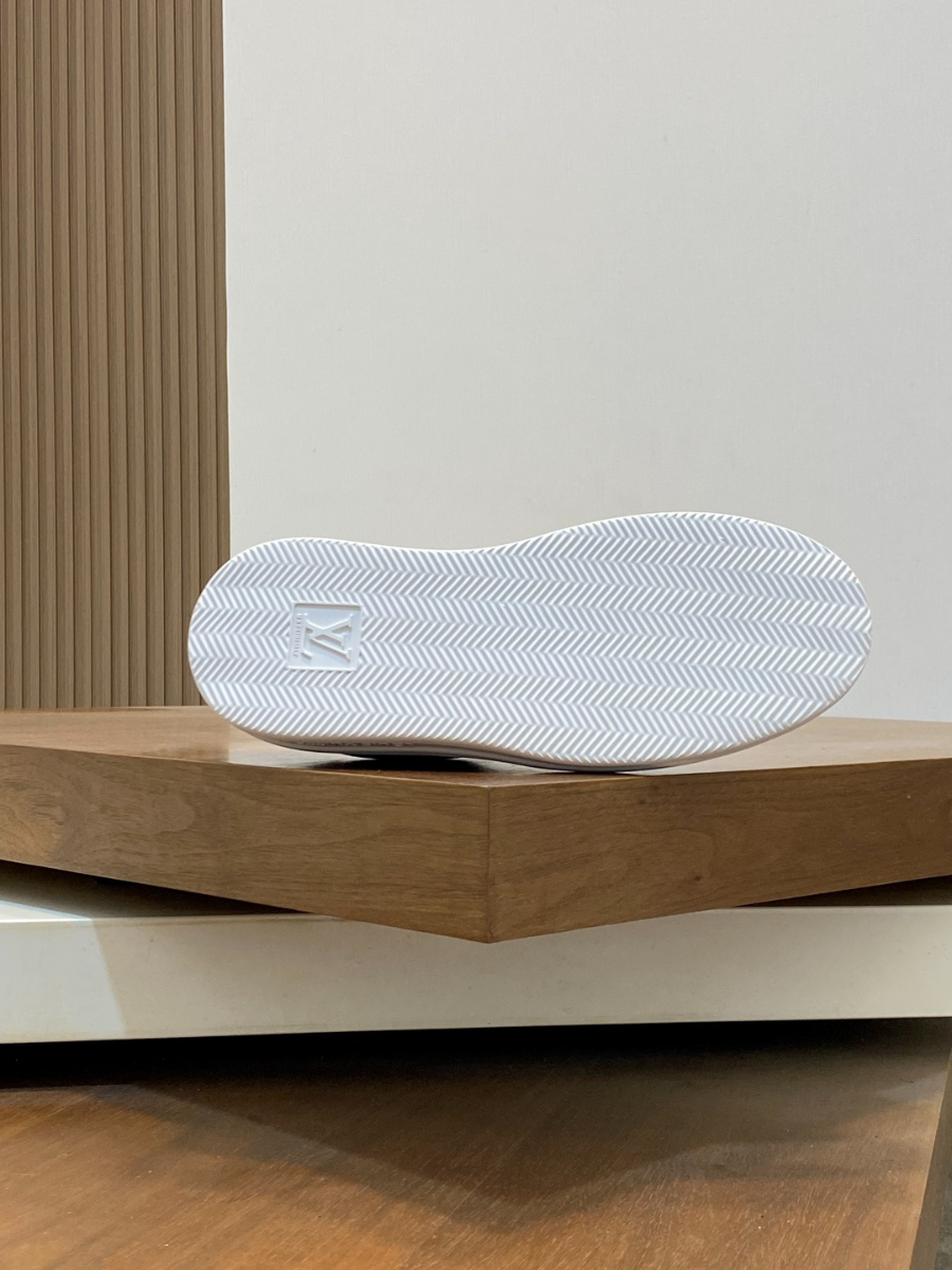 Louis Vuitton 루이비통 모노그램 소가죽 로우탑 스니커즈 9