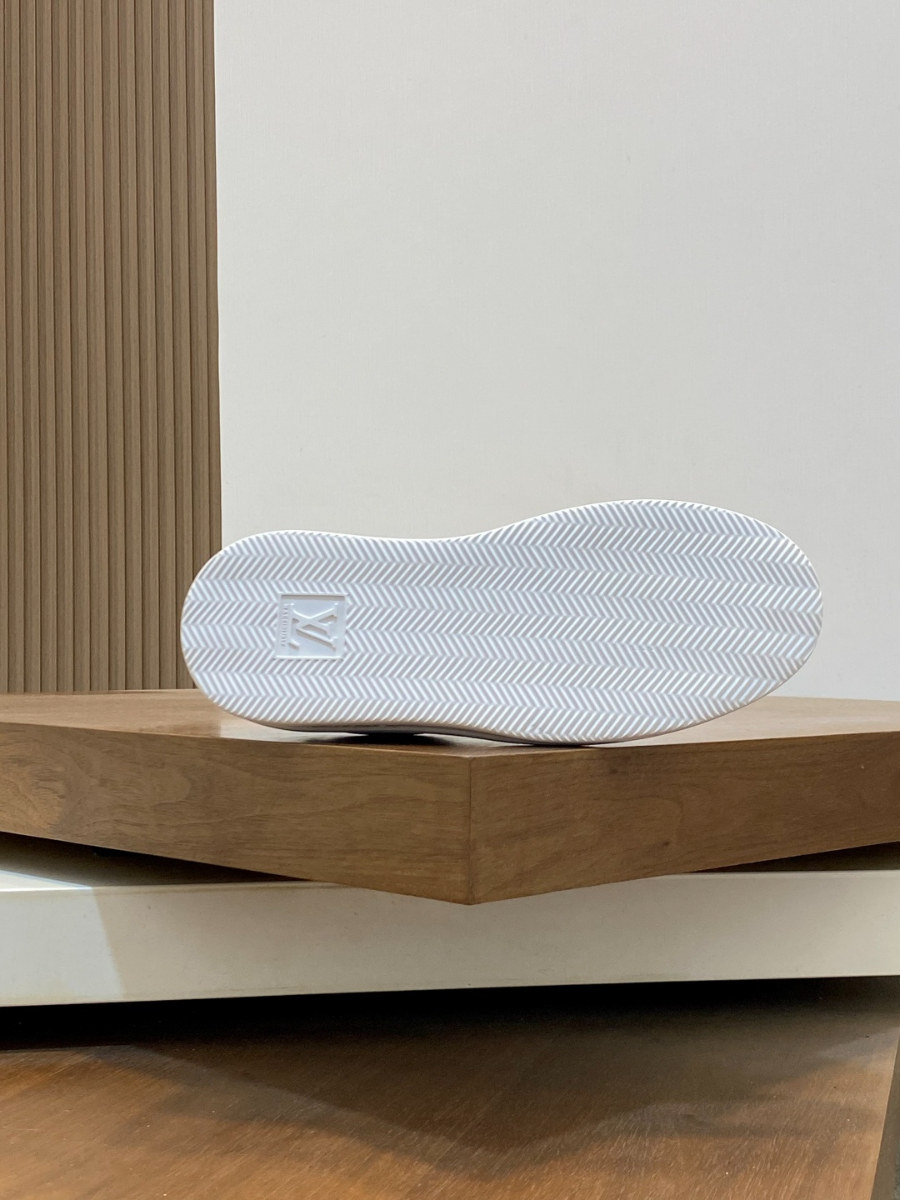 Louis Vuitton 루이비통 모노그램 소가죽 로우탑 스니커즈 9