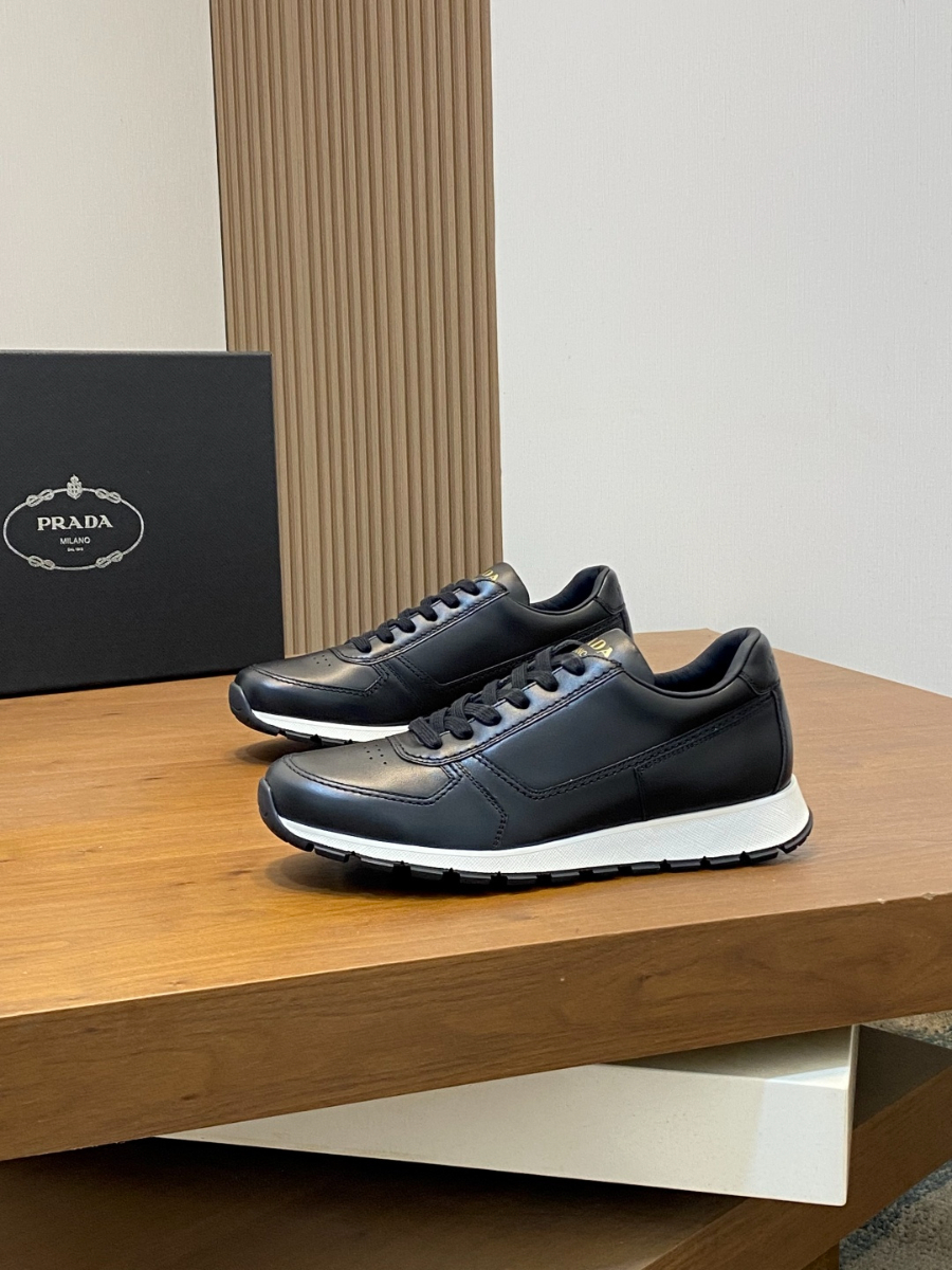 Prada 프라다 남성 소가죽 메쉬 트라이앵글 로고 스니커즈 1