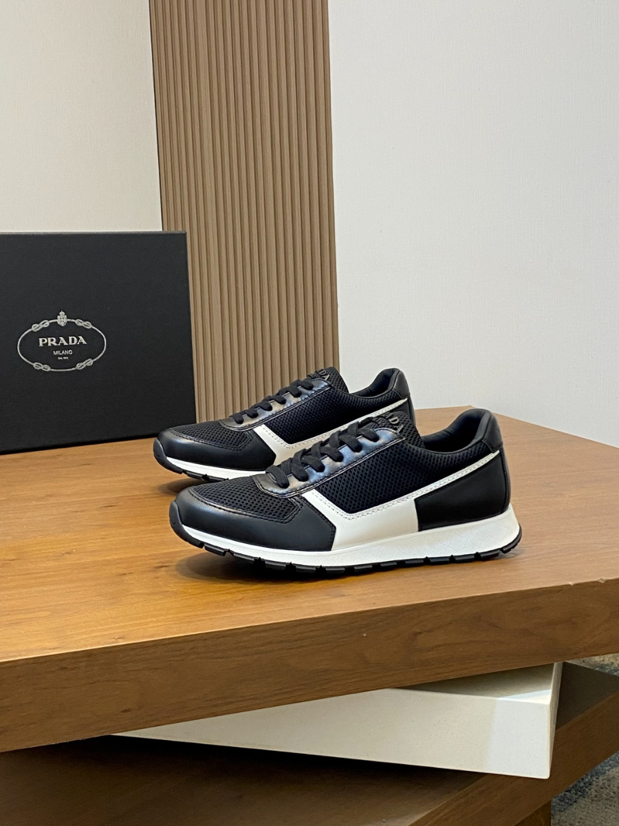 Prada 프라다 남성 소가죽 메쉬 트라이앵글 로고 스니커즈 1