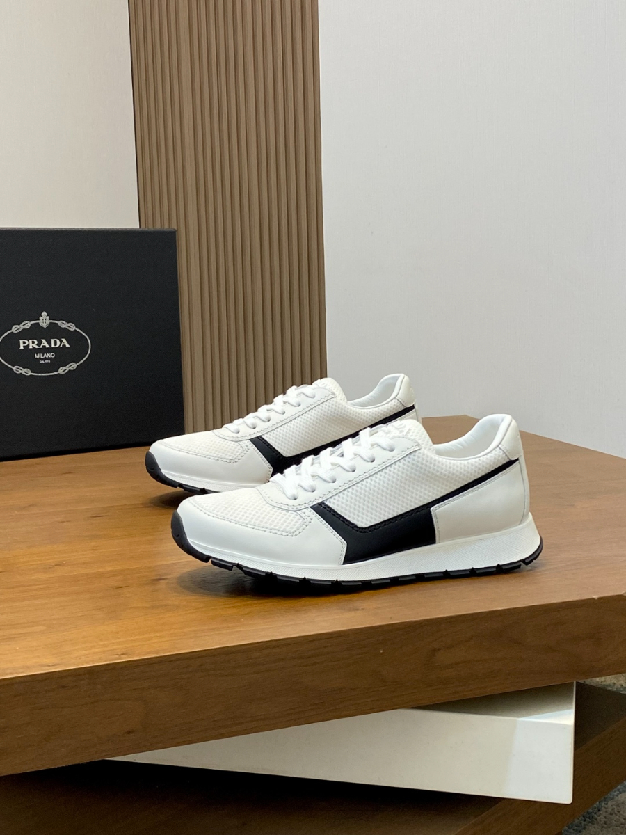 Prada 프라다 남성 소가죽 메쉬 트라이앵글 로고 스니커즈 1
