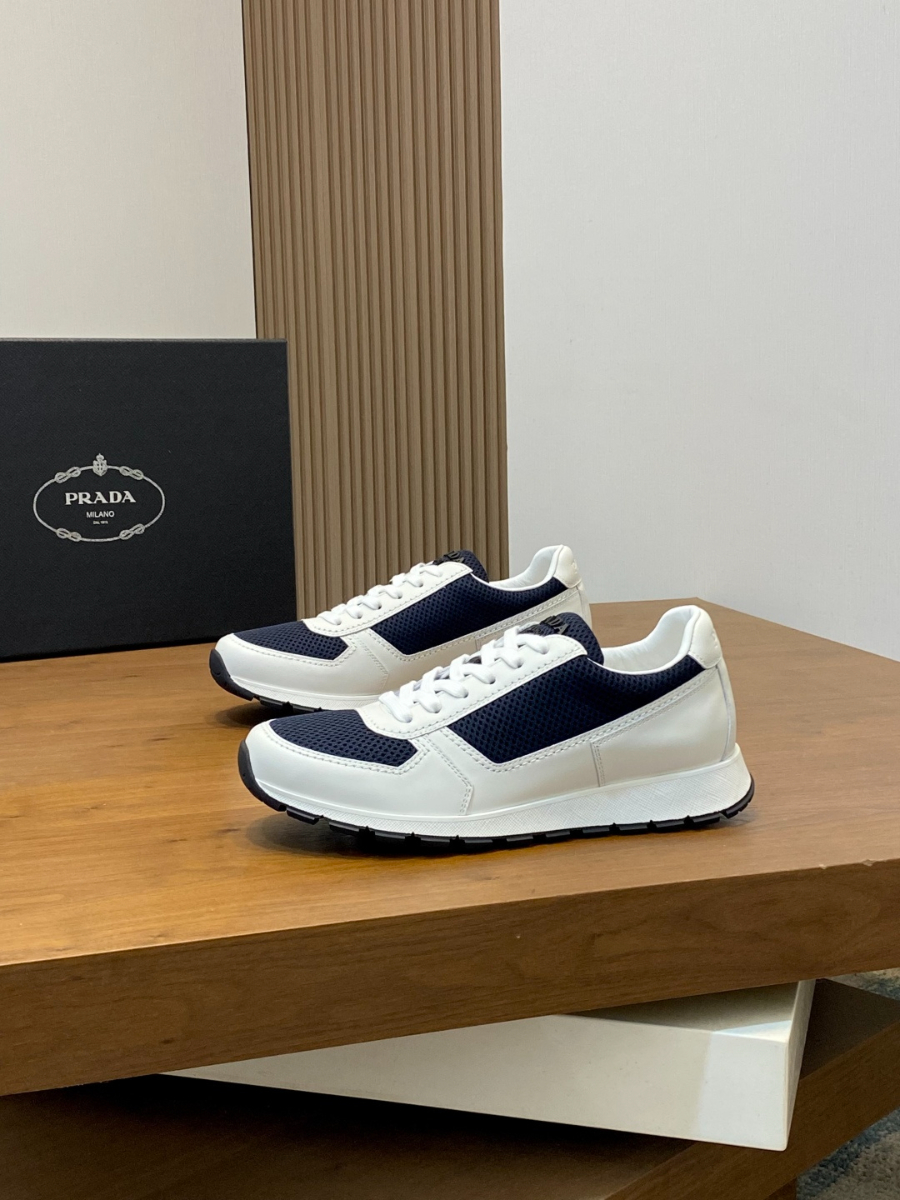 Prada 프라다 남성 소가죽 메쉬 트라이앵글 로고 스니커즈 1