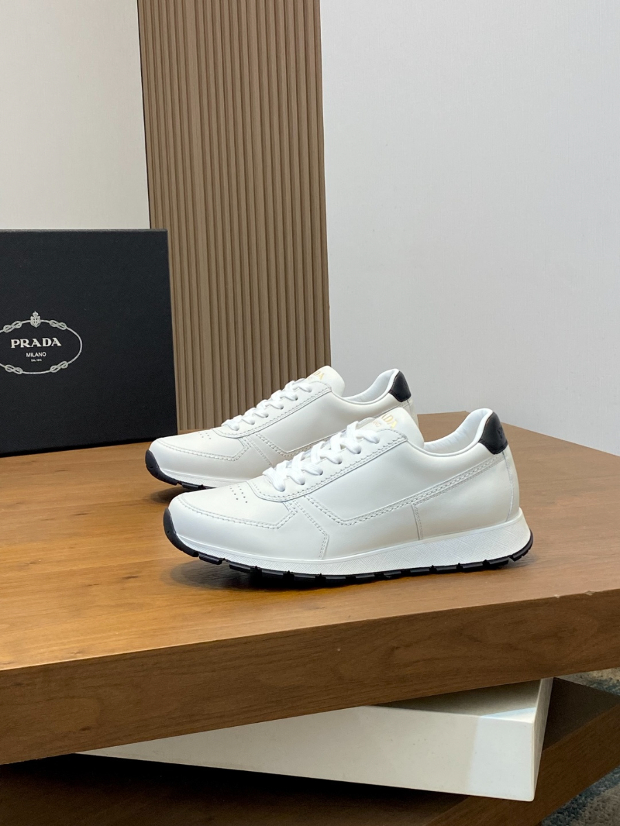 Prada 프라다 남성 소가죽 메쉬 트라이앵글 로고 스니커즈 1