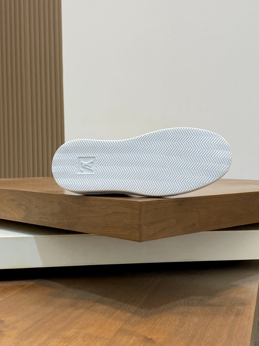 Louis Vuitton 루이비통 남성 모노그램 로고 스니커즈 9