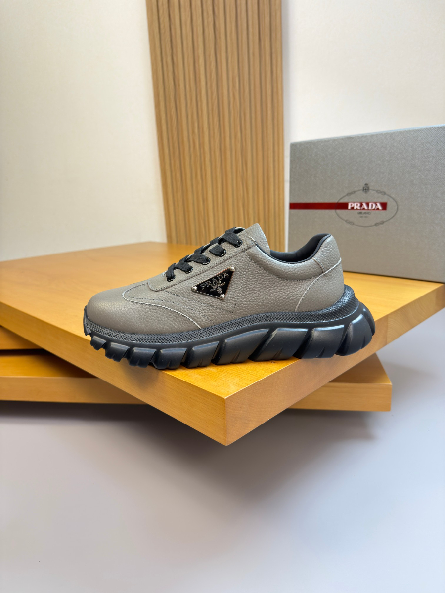 PRADA 프라다 남성 레더 러닝 스니커즈 1