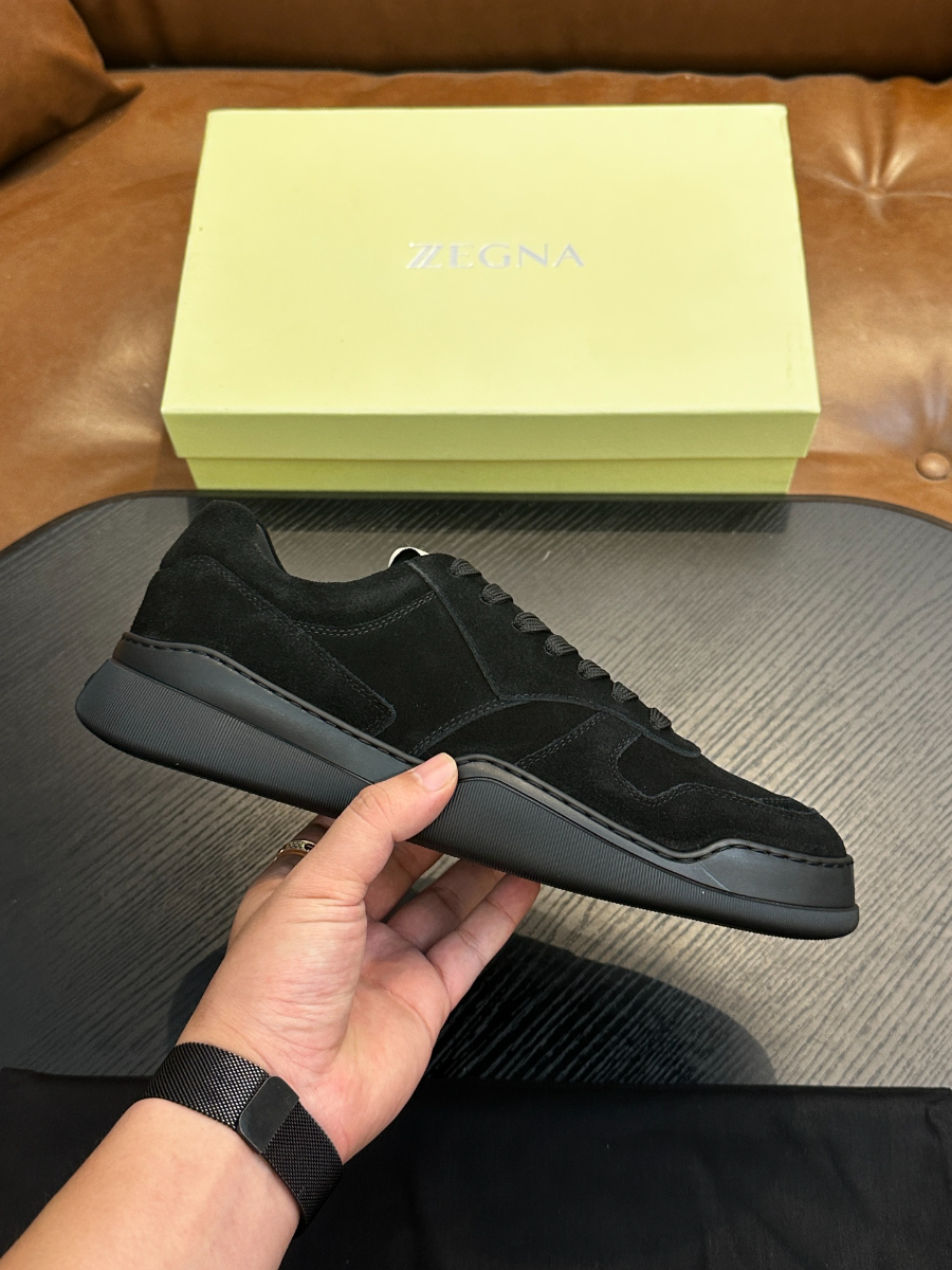 ZEGNA 블랙 스웨이드 로우탑 스니커즈 2