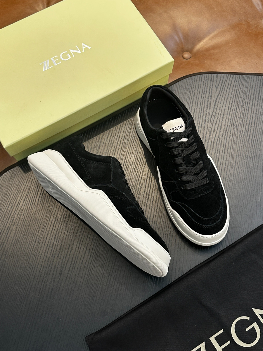 Z ZEGNA 블랙 스웨이드 로우탑 스니커즈 1