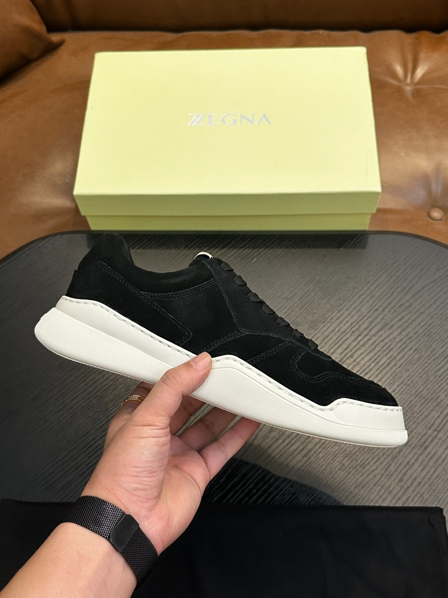 Z ZEGNA 블랙 스웨이드 로우탑 스니커즈 2