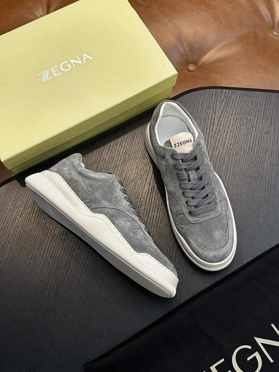 ZEGNA 그레이 스웨이드 로우탑 스니커즈 1