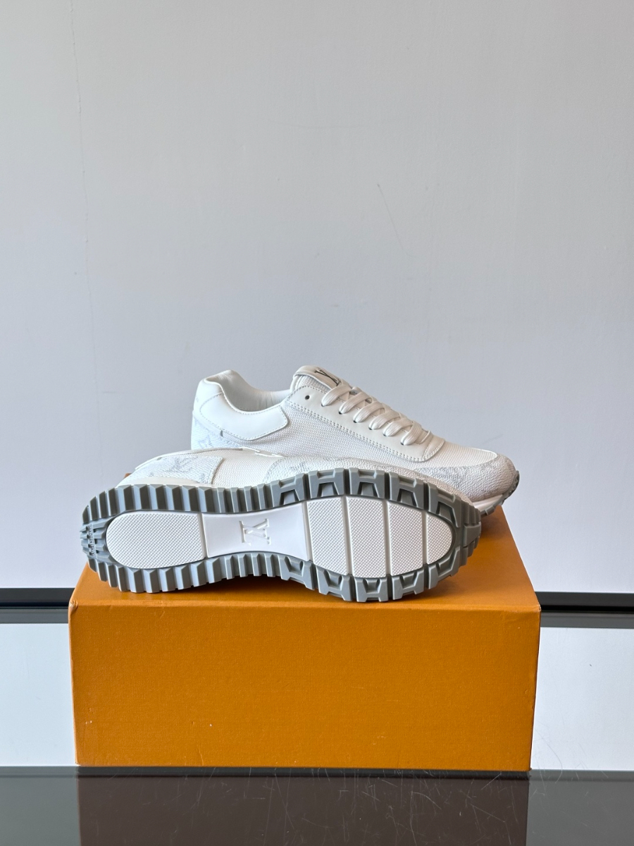 Louis Vuitton Run Away Sneakers 루이 비통 런 어웨이 스니커즈 화이트 9