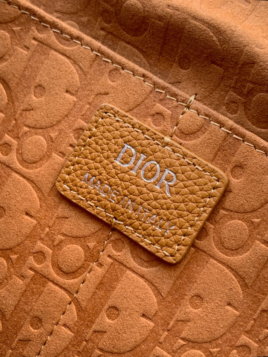 Dior Privé Flap Messenger Bag Dior Icons Calfskin Camel 디올 프리베 플랩 메신저백 디올 아이콘 카프스킨 카멜 33cm 12