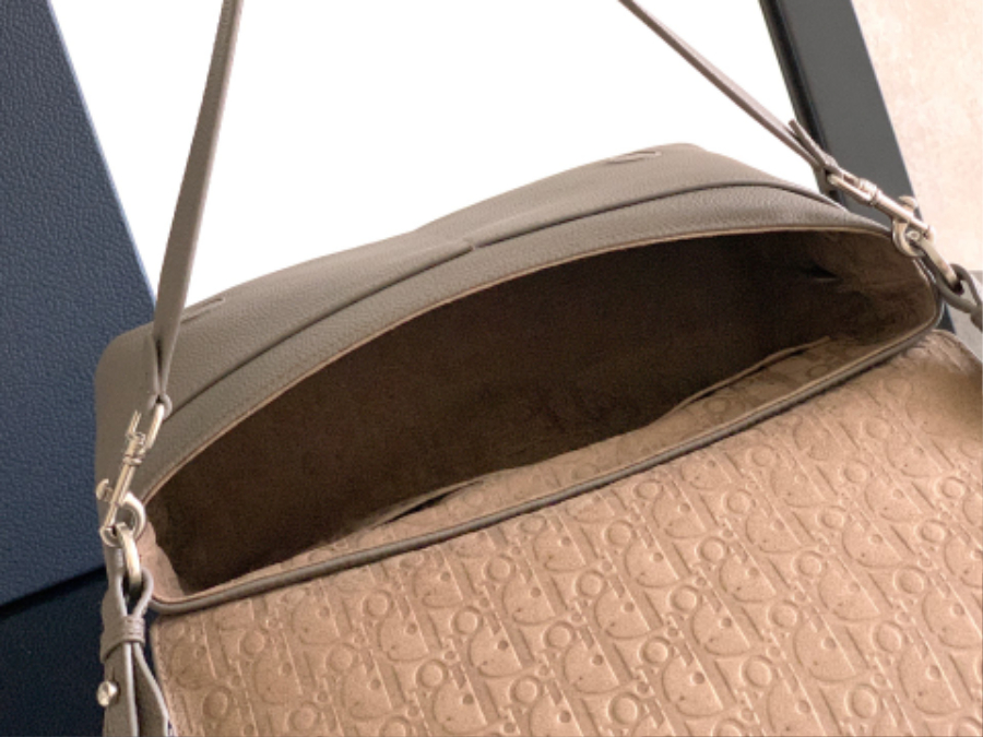 Dior Privé Flap Messenger Bag Dior Icons Calfskin Camel 디올 프리베 플랩 메신저백 디올 아이콘 카프스킨 스모그그레이 33cm 11